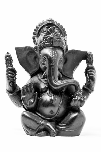 靠近孤立的甘尼萨主的黑色雕像图片下载