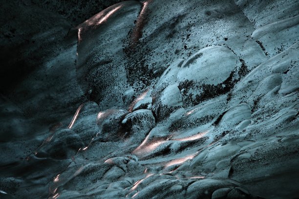 Vatnajoekull NP.的Breidamerkurjoekull冰川泻湖Joekulsarlon北岸的冰洞。欧洲，北欧，冰岛图片下载