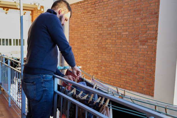 男孩出去玩图片下载