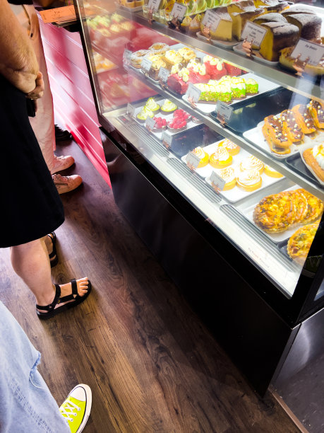 排队购买蛋糕图片下载