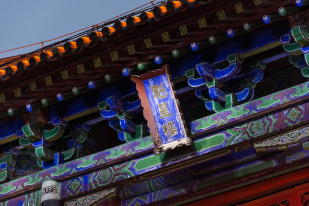 中国古都西安的城墙上有一座令人惊叹的寺庙图片下载