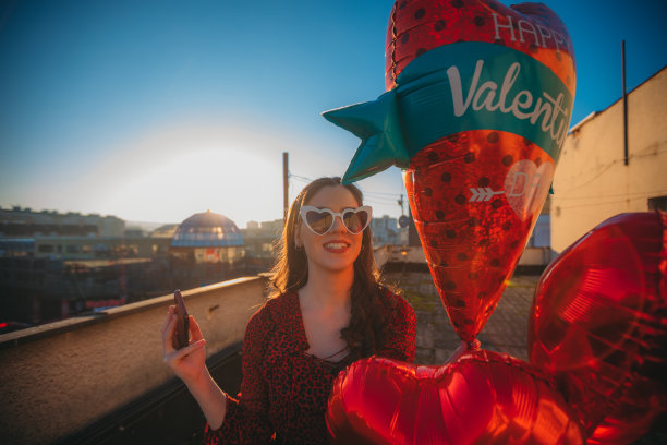 在爱和微笑中图片下载