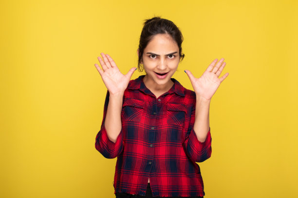 一个年轻女人的肖像图片下载