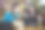 两个漂亮的学生在图书馆学习。图片下载