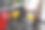 在加油站给汽车加油。图片下载