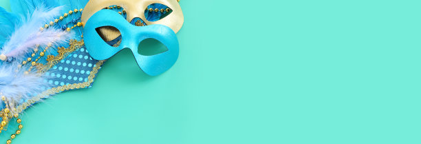 节日形象的面具狂欢节面具在蓝色的背景。从上面的观点图片下载