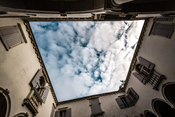 斯洛文尼亚皮兰少数民族修道院的天空图片下载