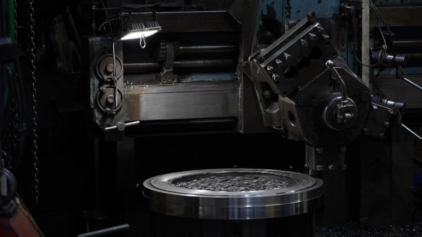 本厂生产重型机械产品。生产商品的小企业。图片下载