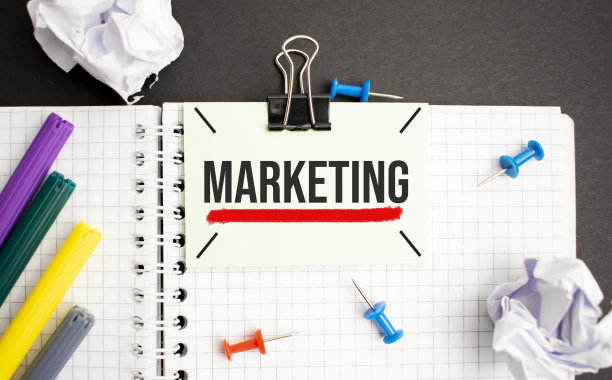 笔记本与工具和笔记的营销图片下载