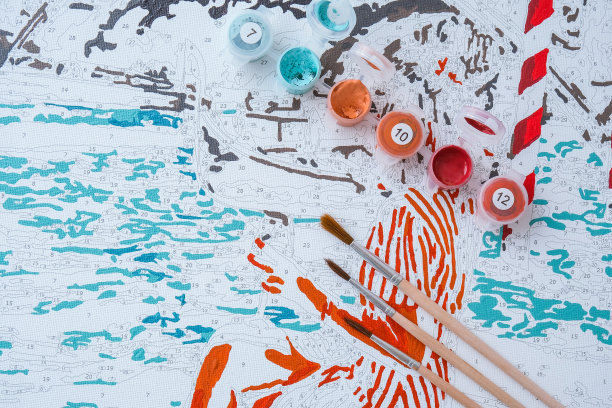 丙烯颜料在有编号的画布上。图片的数字。创造性的爱好。绘画初学者。宅在家里的爱好，抗压的想法。冥想，放松观念教育。休闲活动图片下载