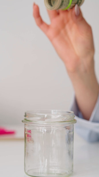 玻璃里的美元图片下载