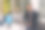 在现代的办公室里，穿着正式的商人(老板)斜靠在桌子上图片下载