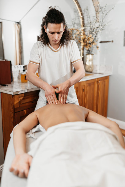 专业的传统放松按摩治疗图片下载