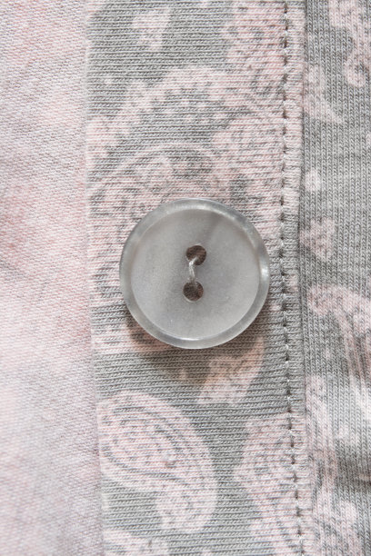 钮扣缝在布料上图片下载