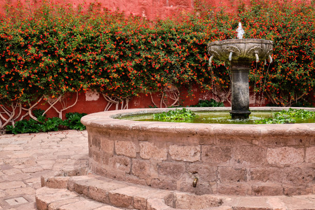 秘鲁阿雷基普的圣卡塔琳娜锡耶纳修道院。图片下载