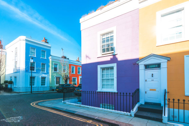 五颜六色的英式房屋立面，伦敦柔和的浅色图片下载