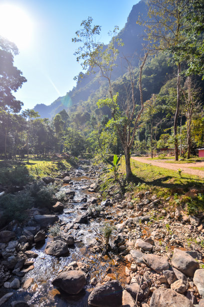 在亚洲老挝的vang vieng拍摄了美丽的风景照片图片下载