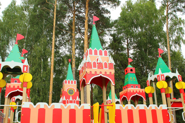 孩子们的游乐场。复杂的游戏。特写镜头。背景。图片下载