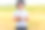 声学仪器。年轻漂亮的白人男子在外面弹尤克里里。帅气的嬉皮士在自然背景下弹尤克里里吉他。戴着牛仔帽的男人微笑着弹吉他图片下载