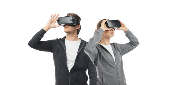 戴着VR眼镜的男人和女人图片下载