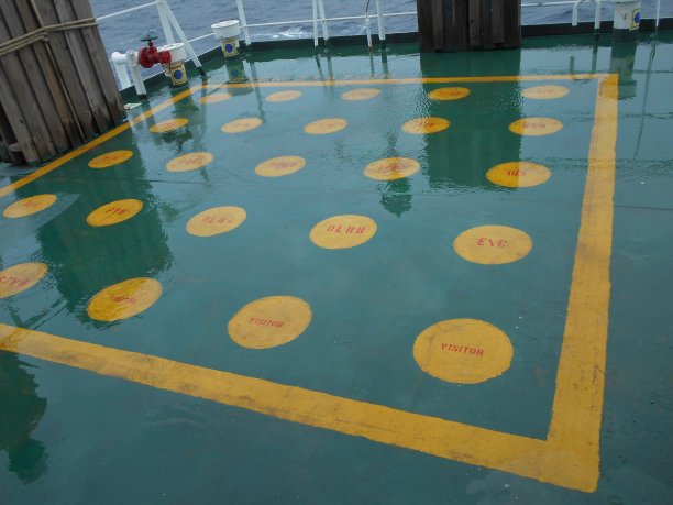 集合地点在一艘船上图片下载