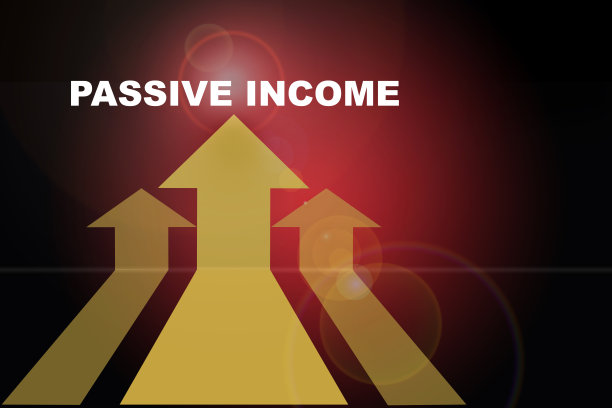 被动收字和三个向上的黄色箭头在红色抽象背景上图片下载