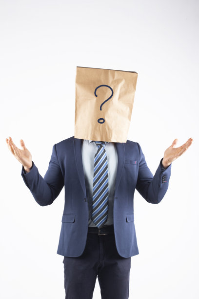 头上戴着纸袋的商人图片下载