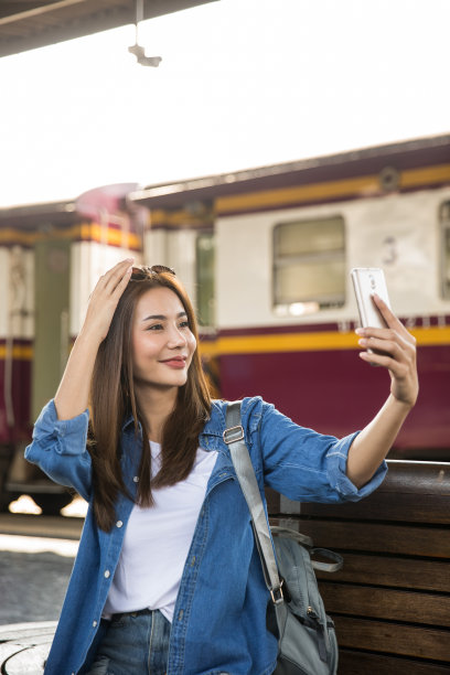 亚洲女性背包客图片下载