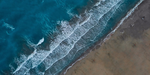 海浪和沙滩图片下载
