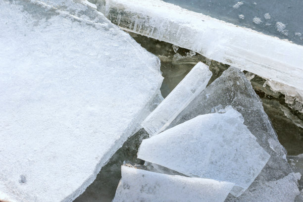 冬天结冰的湖图片下载