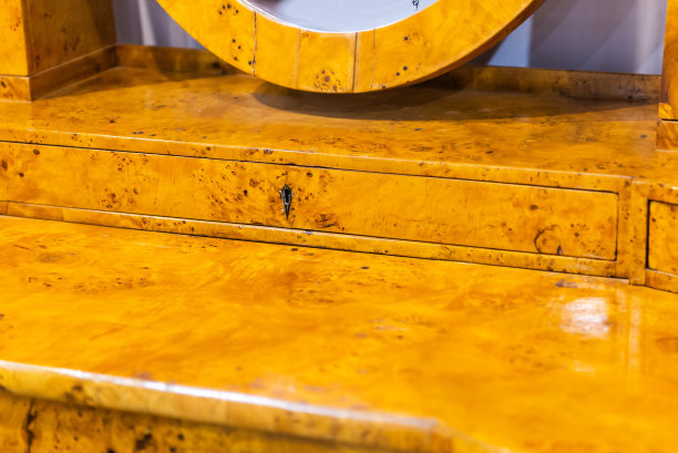 19世纪早期的家具。图片下载