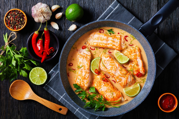 热椰子酸橙汁水煮三文鱼图片下载