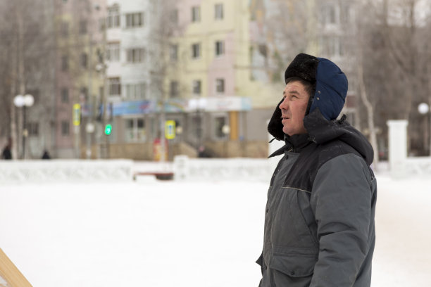 一名建筑工地工人的肖像图片下载