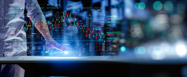 商人工作与数字电脑触摸屏与金融内容营销概念模糊的背景。图片下载