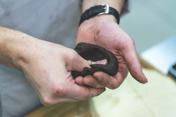 糕点厨师准备蛋糕库存照片图片下载