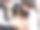 这张照片拍摄的是一位顾客在签收快递员送来的快递图片下载