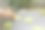 一名妇女在冰箱上的彩色贴纸上做笔记。给丈夫和孩子的提醒或便条图片下载