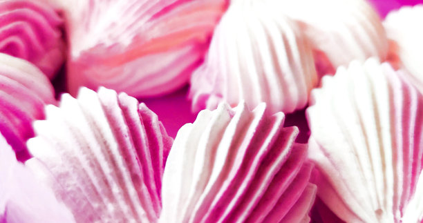 甜蜜的心。节日糖果。情人节礼物图片下载