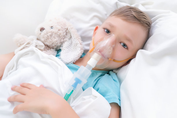 男孩有吸入图片下载