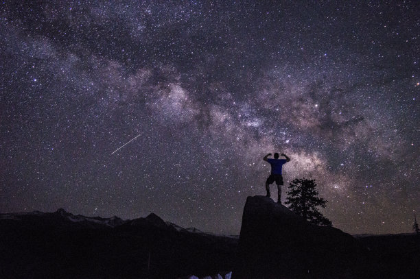 约塞米蒂国家公园的银河图片下载