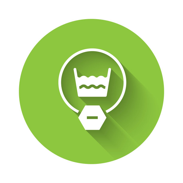 白色精致的洗涤图标孤立与长阴影背景。绿色圆圈按钮。向量图片下载