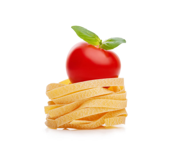 白底罗勒意大利面和番茄图片下载