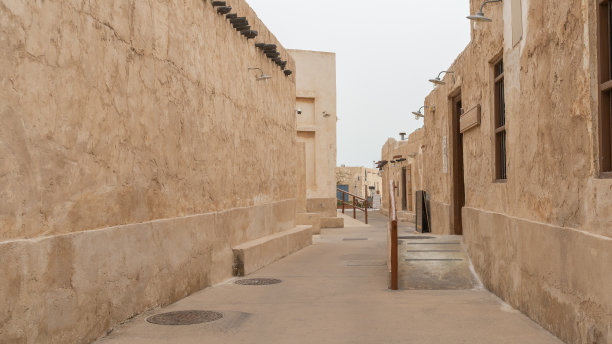 Wakrah souq(传统市场)的老建筑。图片下载
