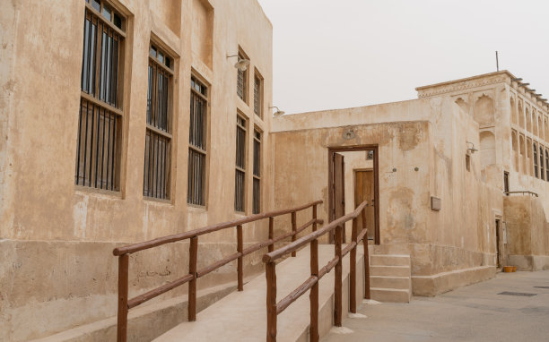 Wakrah souq(传统市场)的老建筑。图片下载