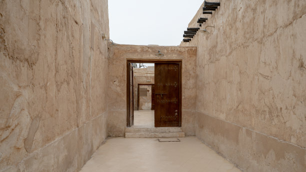 Wakrah souq(传统市场)的老建筑。图片下载