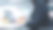 《现代办公室:黑人女商人坐在办公桌前用笔记本电脑工作》。成功的非裔美国女性在大数据电子商务领域工作。运动模糊的背景图片下载