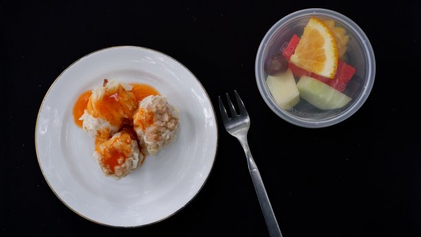 点心和切片水果图片下载