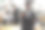 非裔美国人微笑着看着办公室里的摄像机图片下载