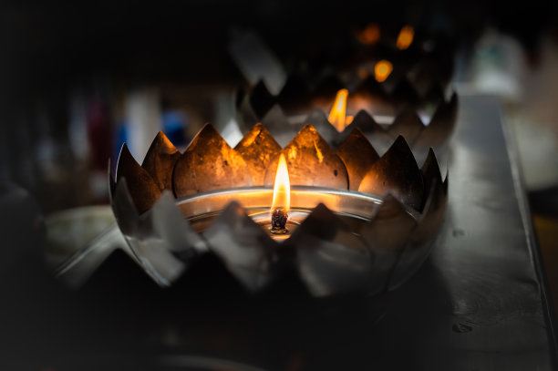 油灯的火焰图片下载