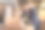 一男一女商人在咖啡馆的电脑上开会图片下载